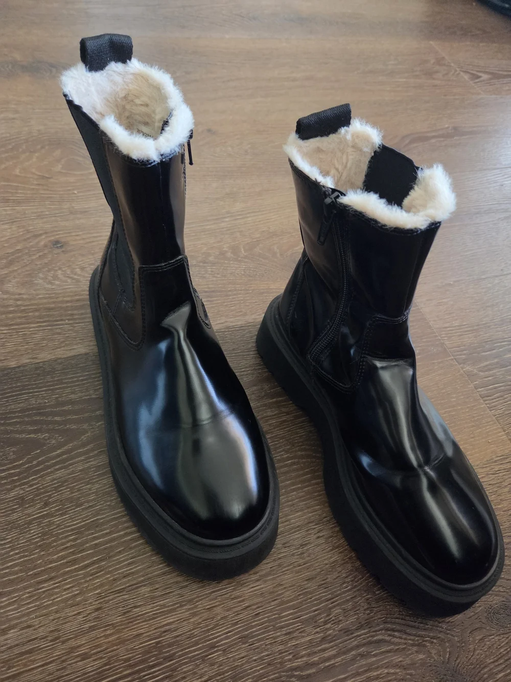 Zara sleek black